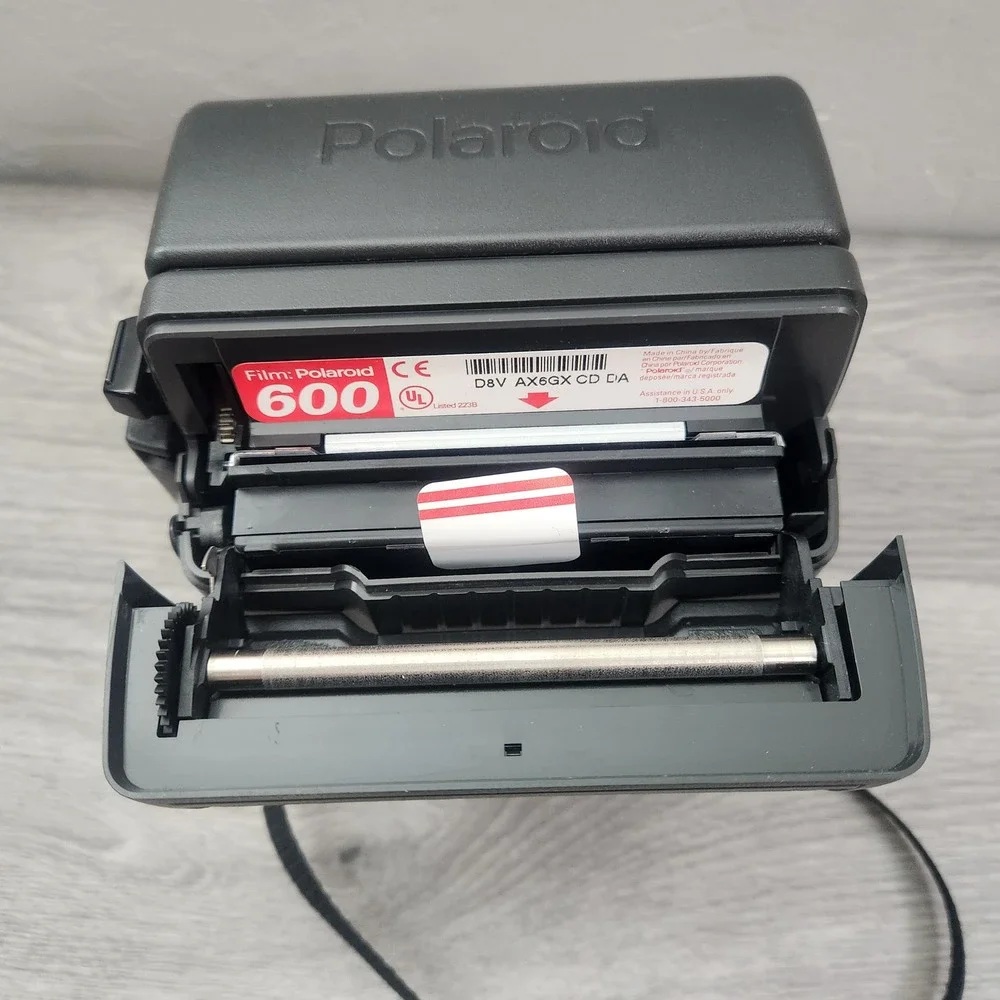 Vintage Polaroid Black Instant Film Camera OneStep 600 Point and Shoot Retro